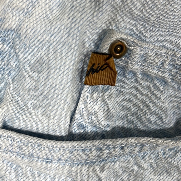 Vintage Chic Jeans High Waisted Light Denim Shorts - Picture 2 of 5